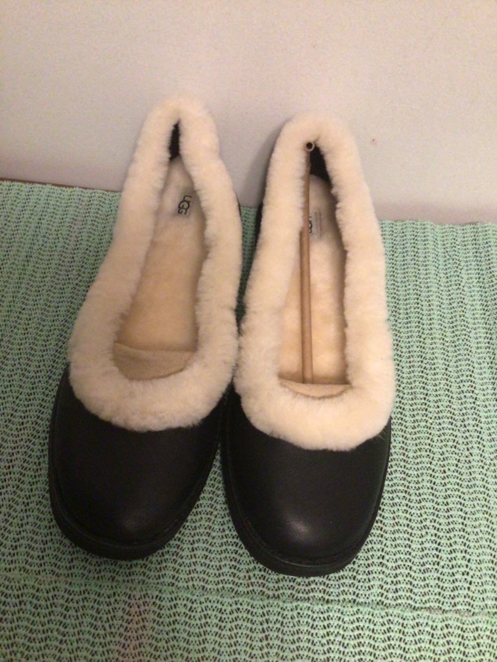 Ugg slip on loafer with real lamb  fur lining all around the mouth SZ 12